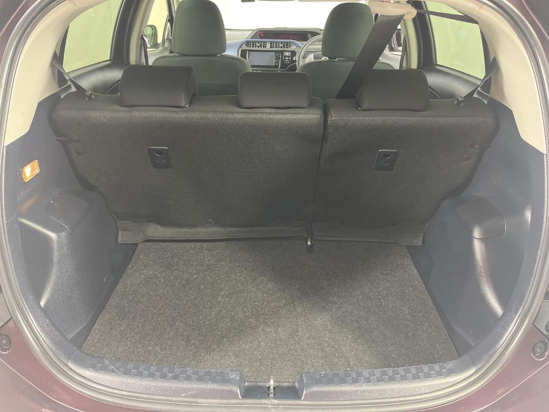 Photo '14' of Toyota Aqua Photo '14' of Toyota Aqua