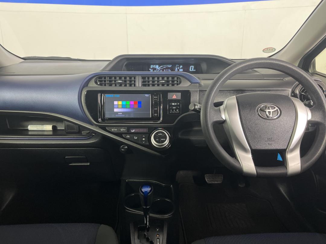 Photo '17' of Toyota Aqua Photo '17' of Toyota Aqua