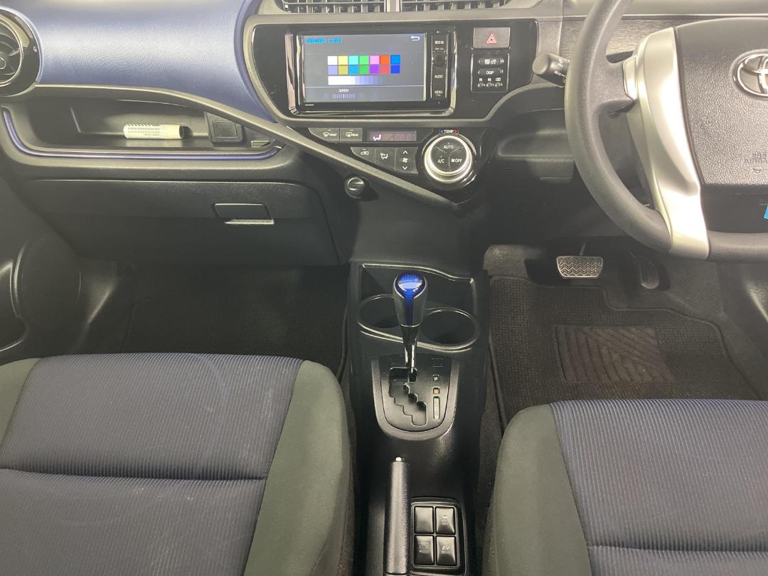 Photo '18' of Toyota Aqua Photo '18' of Toyota Aqua