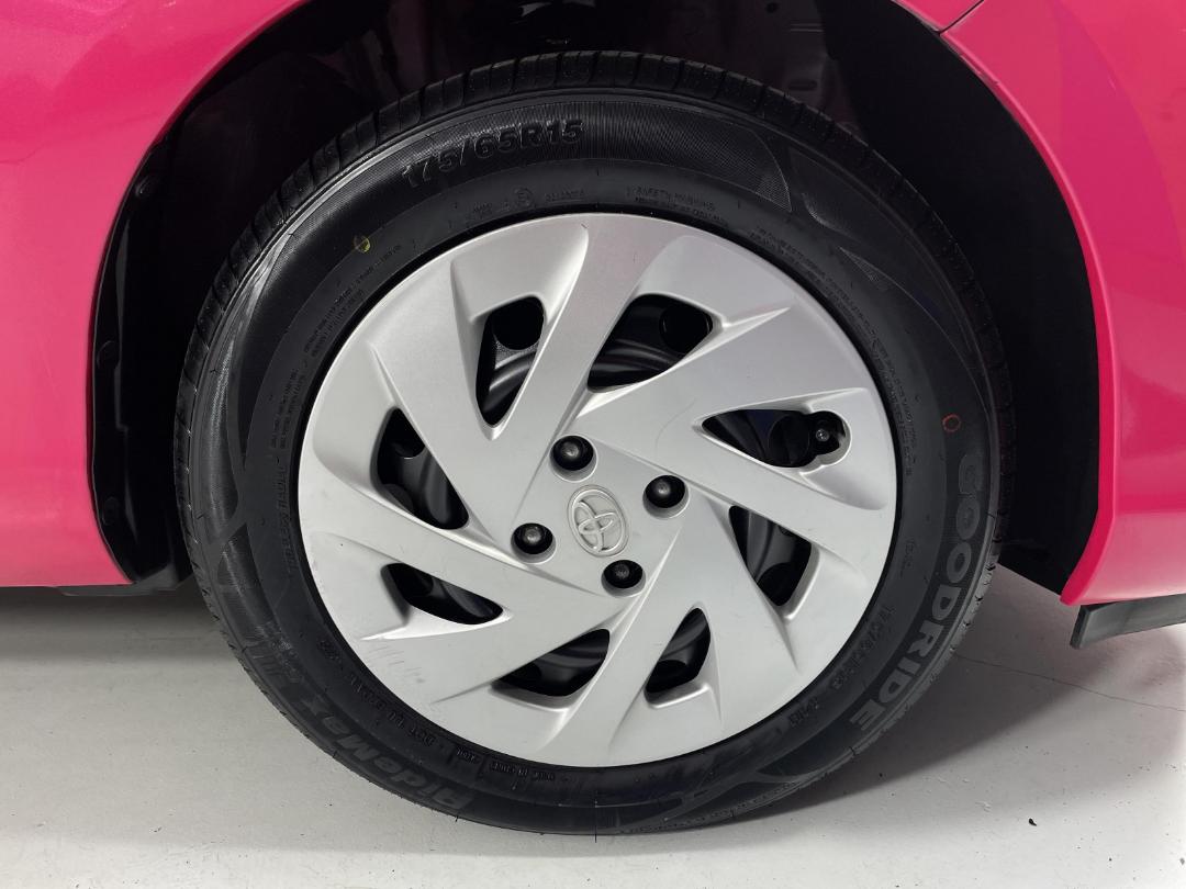 Photo '9' of Toyota Aqua Photo '9' of Toyota Aqua