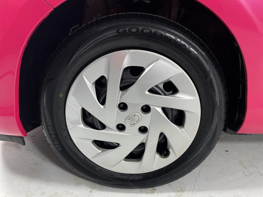 Photo '10' of Toyota Aqua Photo '10' of Toyota Aqua