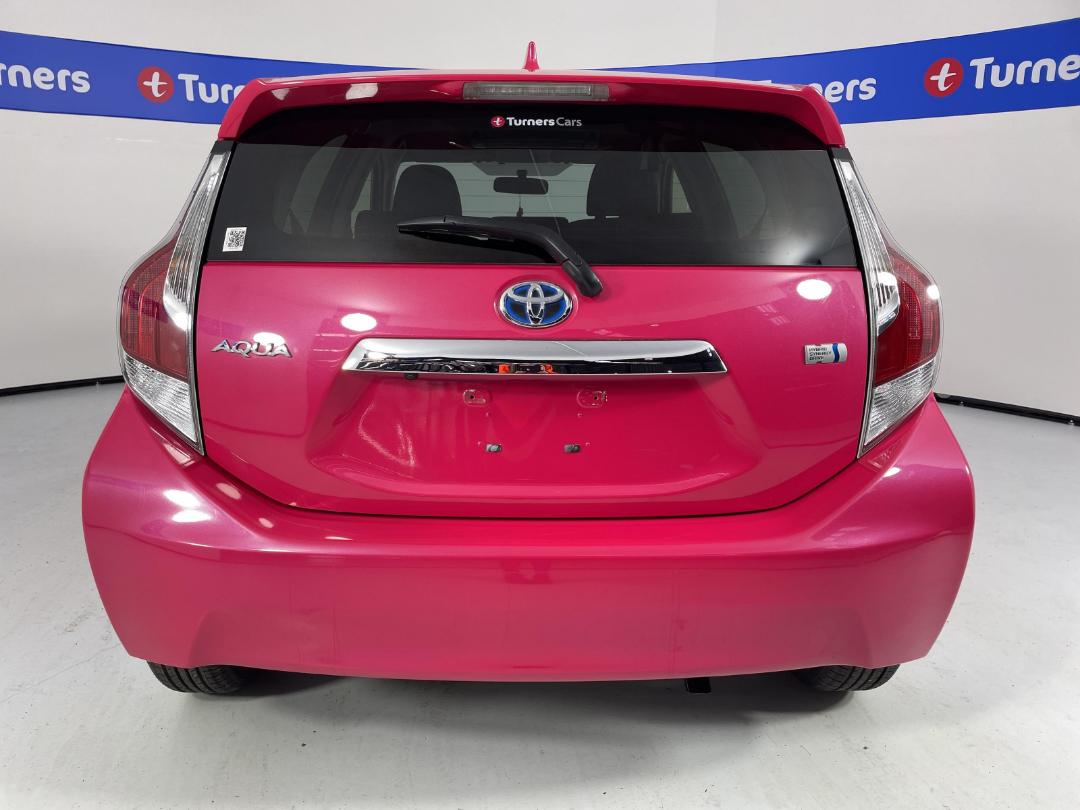 Photo '6' of Toyota Aqua Photo '6' of Toyota Aqua