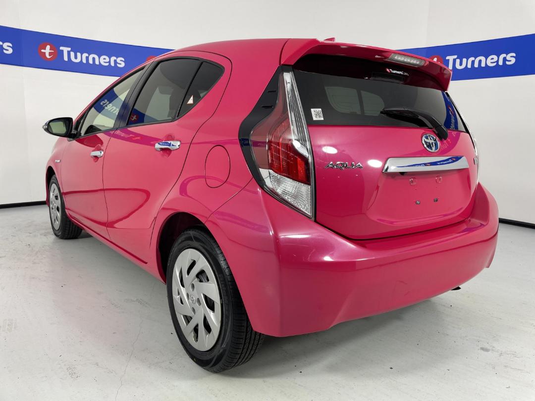 Photo '5' of Toyota Aqua Photo '5' of Toyota Aqua