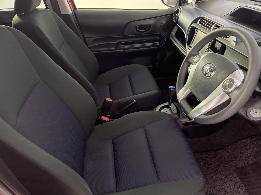 Photo '16' of Toyota Aqua Photo '16' of Toyota Aqua