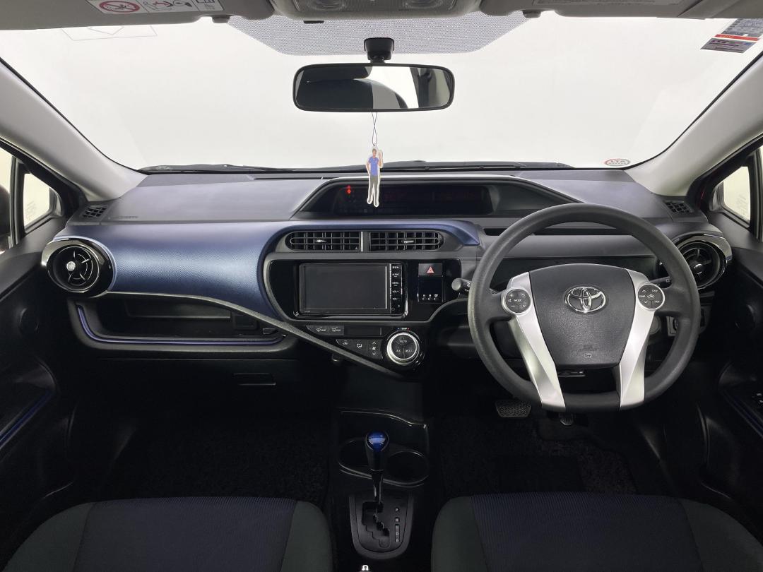 Photo '17' of Toyota Aqua Photo '17' of Toyota Aqua