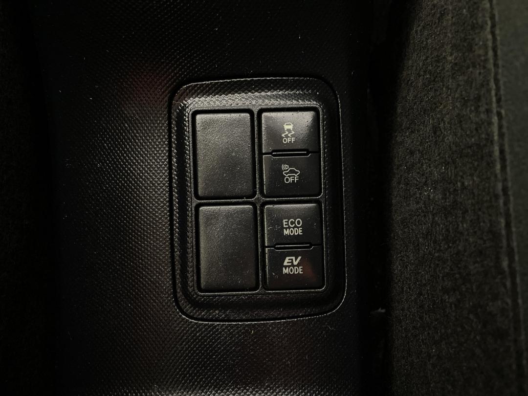 Photo '23' of Toyota Aqua Photo '23' of Toyota Aqua