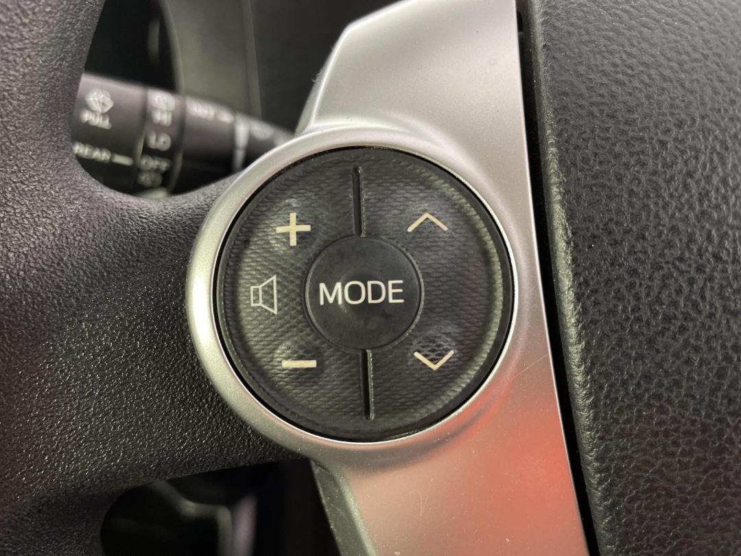 Photo '25' of Toyota Aqua Photo '25' of Toyota Aqua