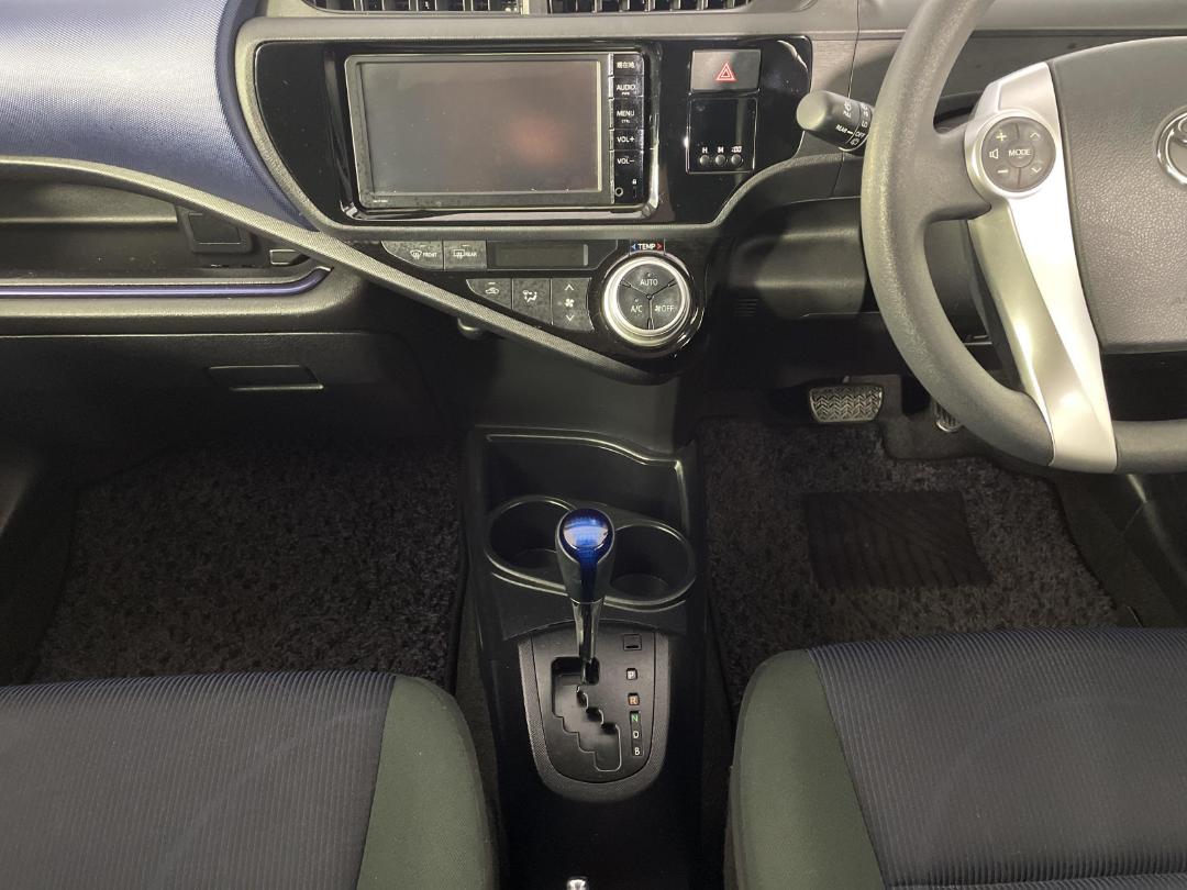 Photo '18' of Toyota Aqua Photo '18' of Toyota Aqua