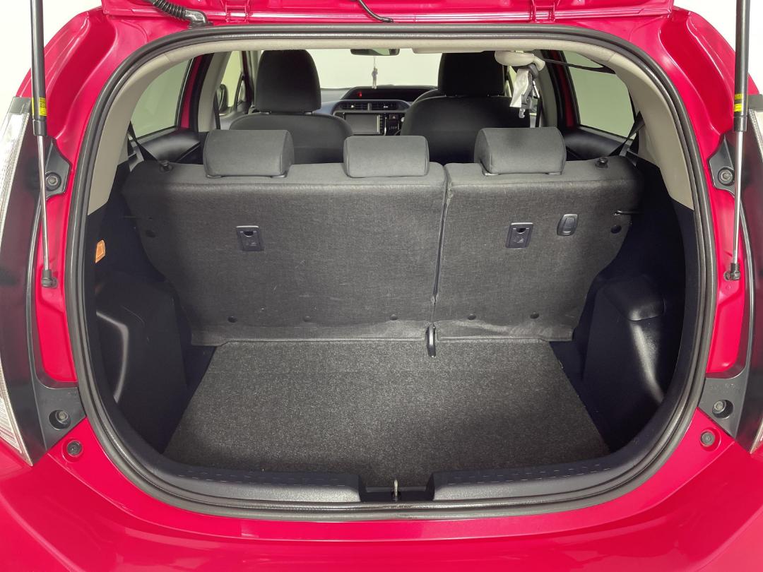 Photo '14' of Toyota Aqua Photo '14' of Toyota Aqua