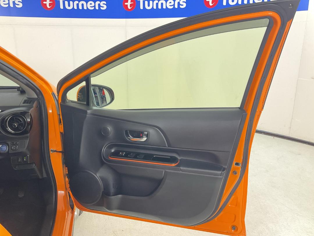 Photo '15' of Toyota Aqua Photo '15' of Toyota Aqua