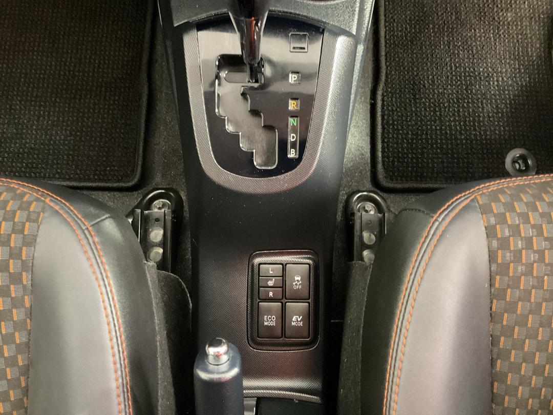 Photo '18' of Toyota Aqua Photo '18' of Toyota Aqua