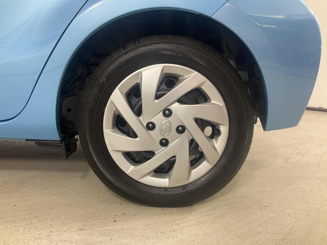 Photo '11' of Toyota Aqua