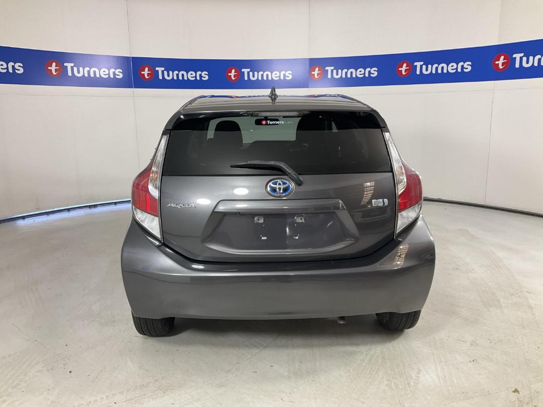 Photo '6' of Toyota Aqua Photo '6' of Toyota Aqua