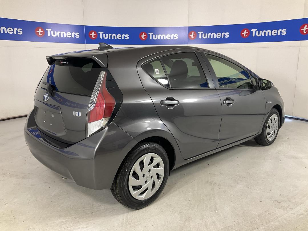 Photo '7' of Toyota Aqua Photo '7' of Toyota Aqua