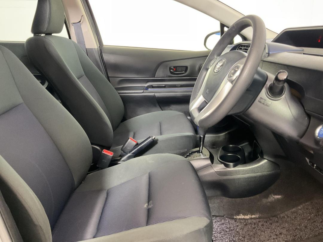 Photo '16' of Toyota Aqua Photo '16' of Toyota Aqua