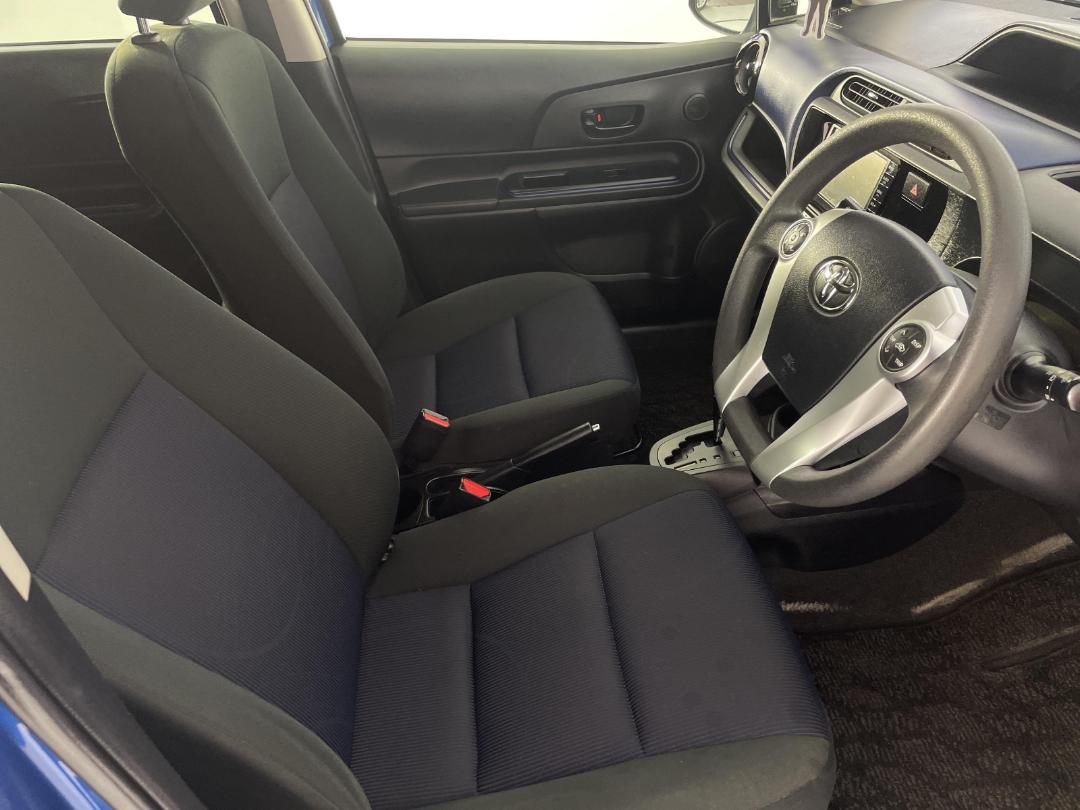 Photo '16' of Toyota Aqua Photo '16' of Toyota Aqua