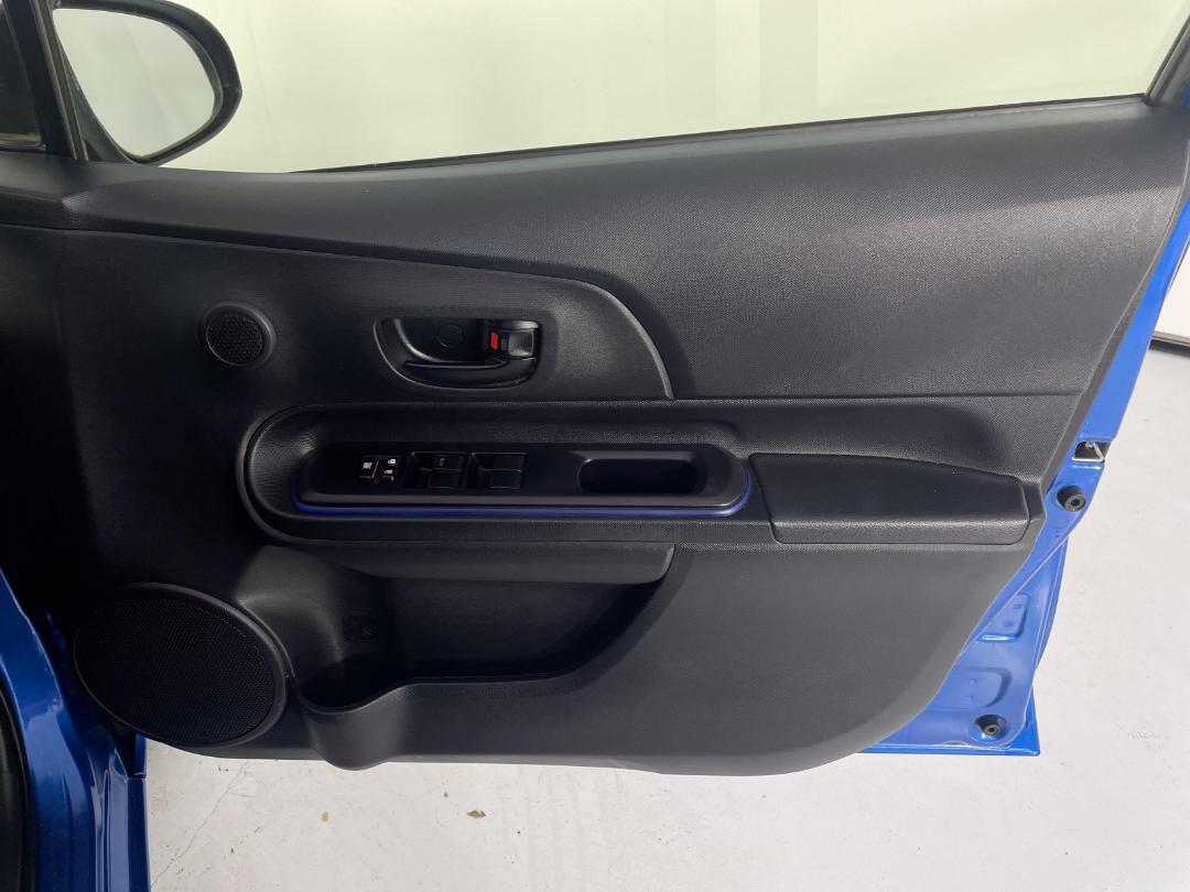 Photo '15' of Toyota Aqua Photo '15' of Toyota Aqua