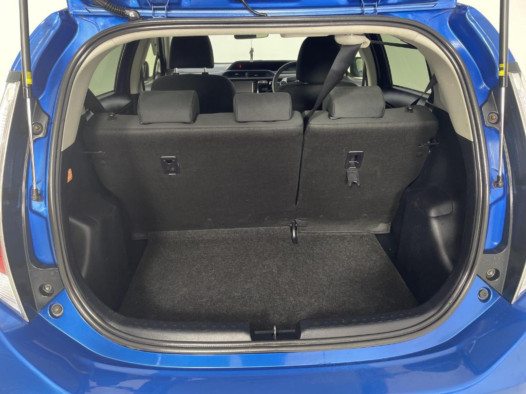 Photo '14' of Toyota Aqua Photo '14' of Toyota Aqua