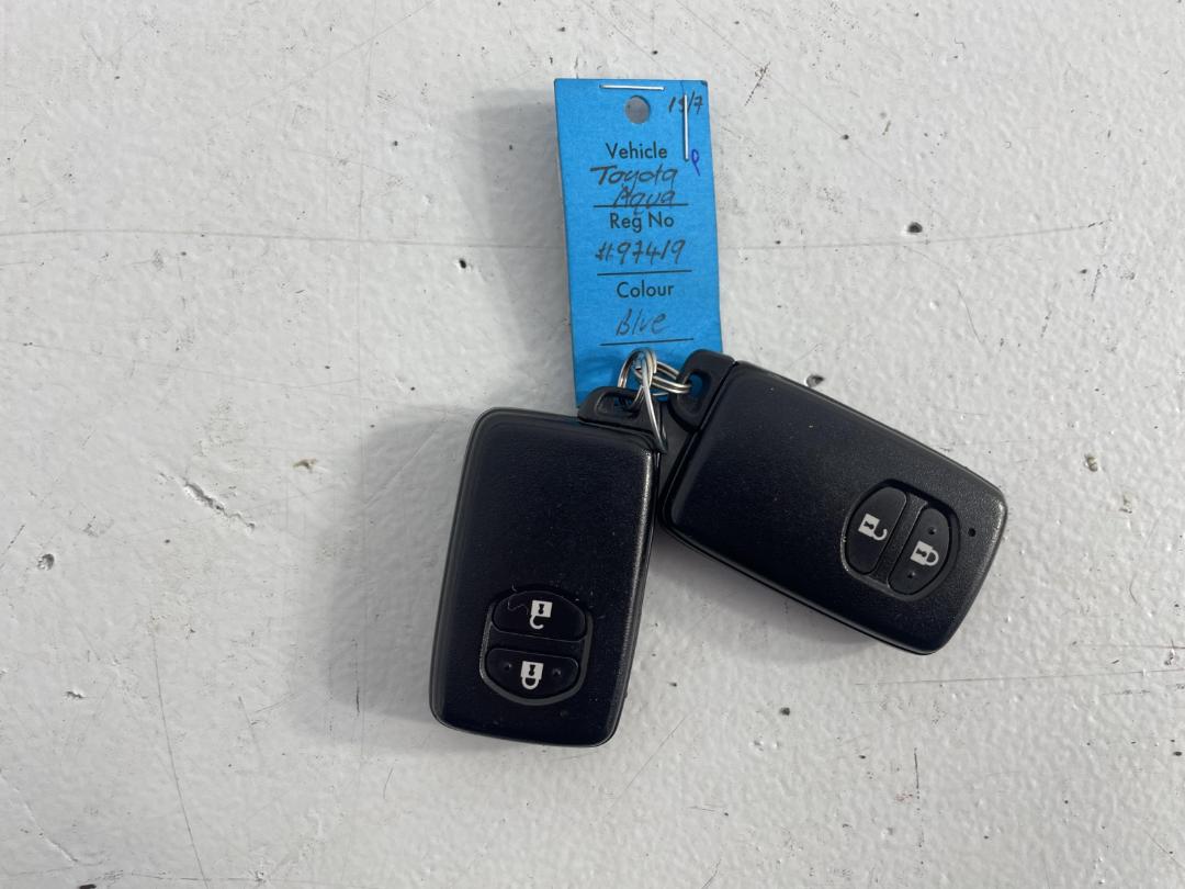 Photo '22' of Toyota Aqua Photo '22' of Toyota Aqua