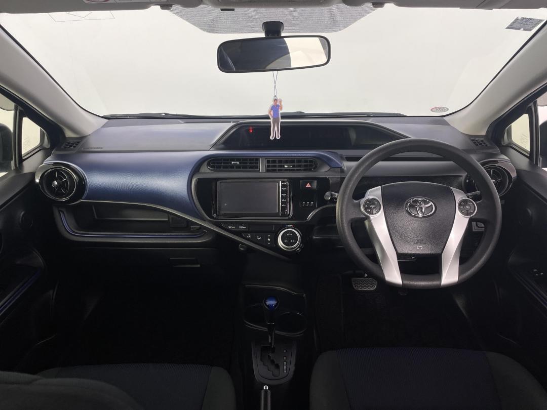 Photo '17' of Toyota Aqua Photo '17' of Toyota Aqua