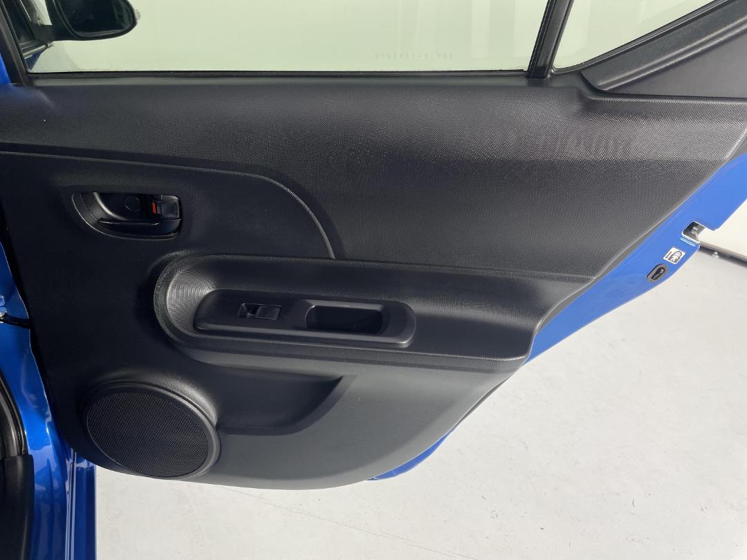 Photo '19' of Toyota Aqua Photo '19' of Toyota Aqua