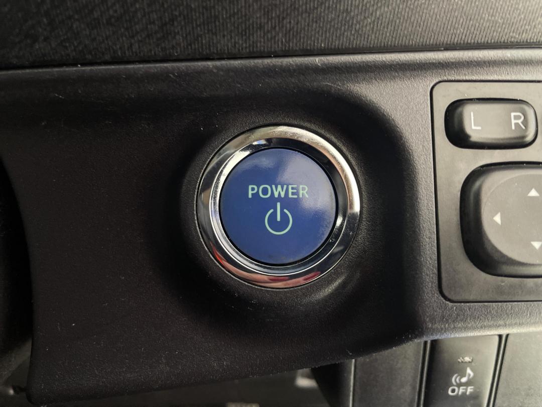 Photo '23' of Toyota Aqua Photo '23' of Toyota Aqua