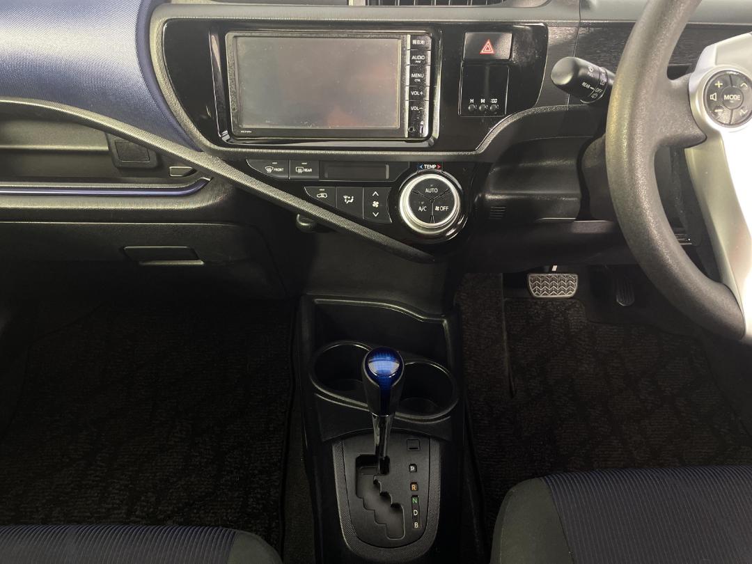 Photo '18' of Toyota Aqua Photo '18' of Toyota Aqua