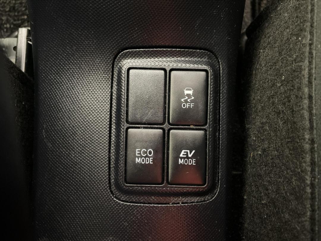 Photo '27' of Toyota Aqua Photo '27' of Toyota Aqua