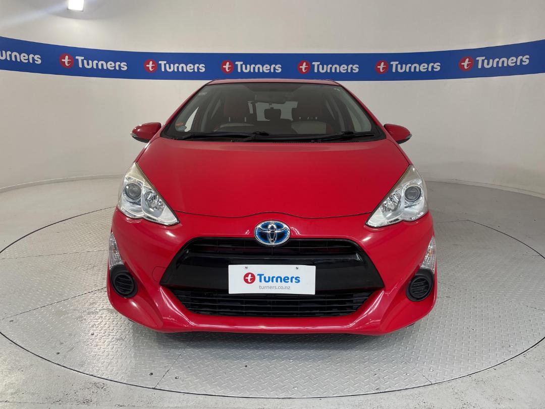 Photo '2' of Toyota Aqua Photo '2' of Toyota Aqua