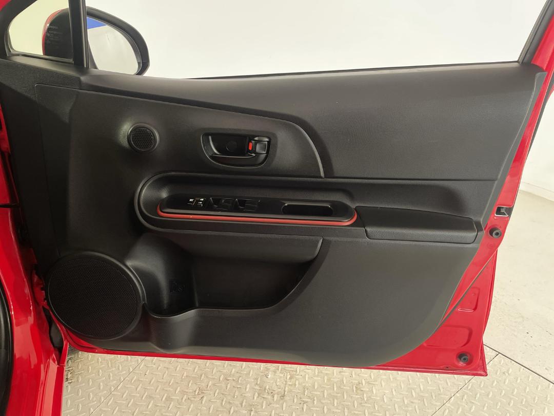 Photo '15' of Toyota Aqua Photo '15' of Toyota Aqua