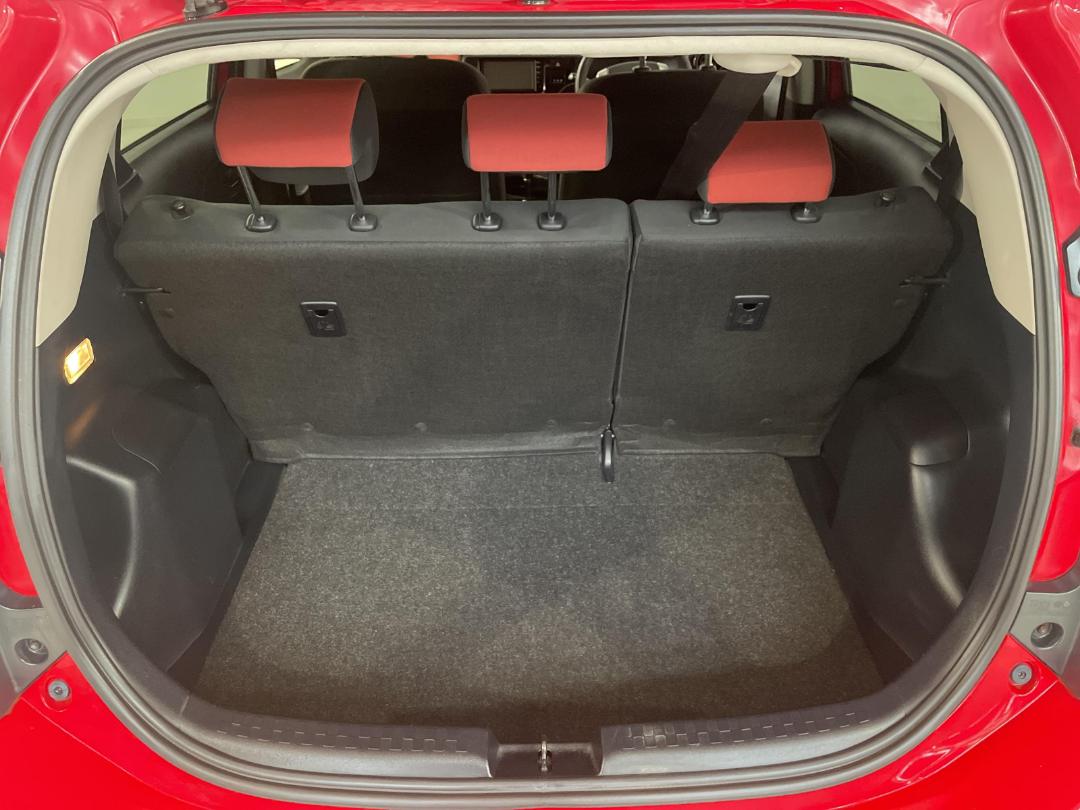 Photo '14' of Toyota Aqua Photo '14' of Toyota Aqua