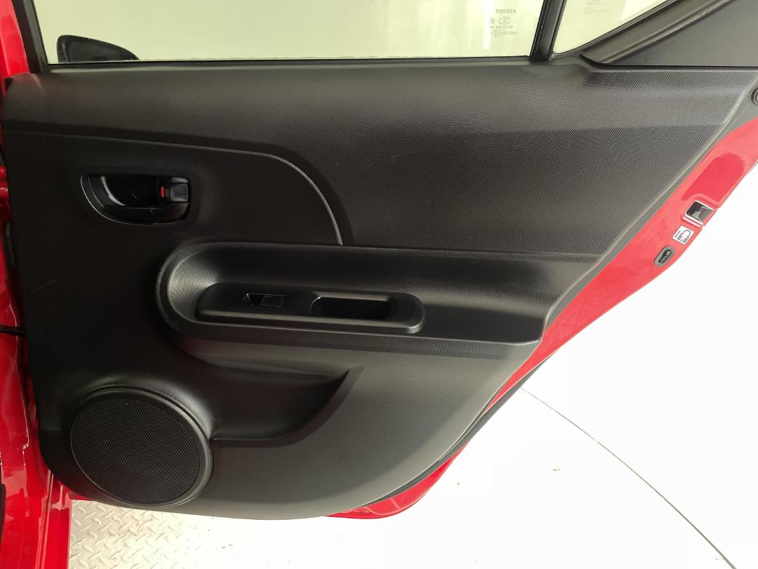 Photo '19' of Toyota Aqua Photo '19' of Toyota Aqua