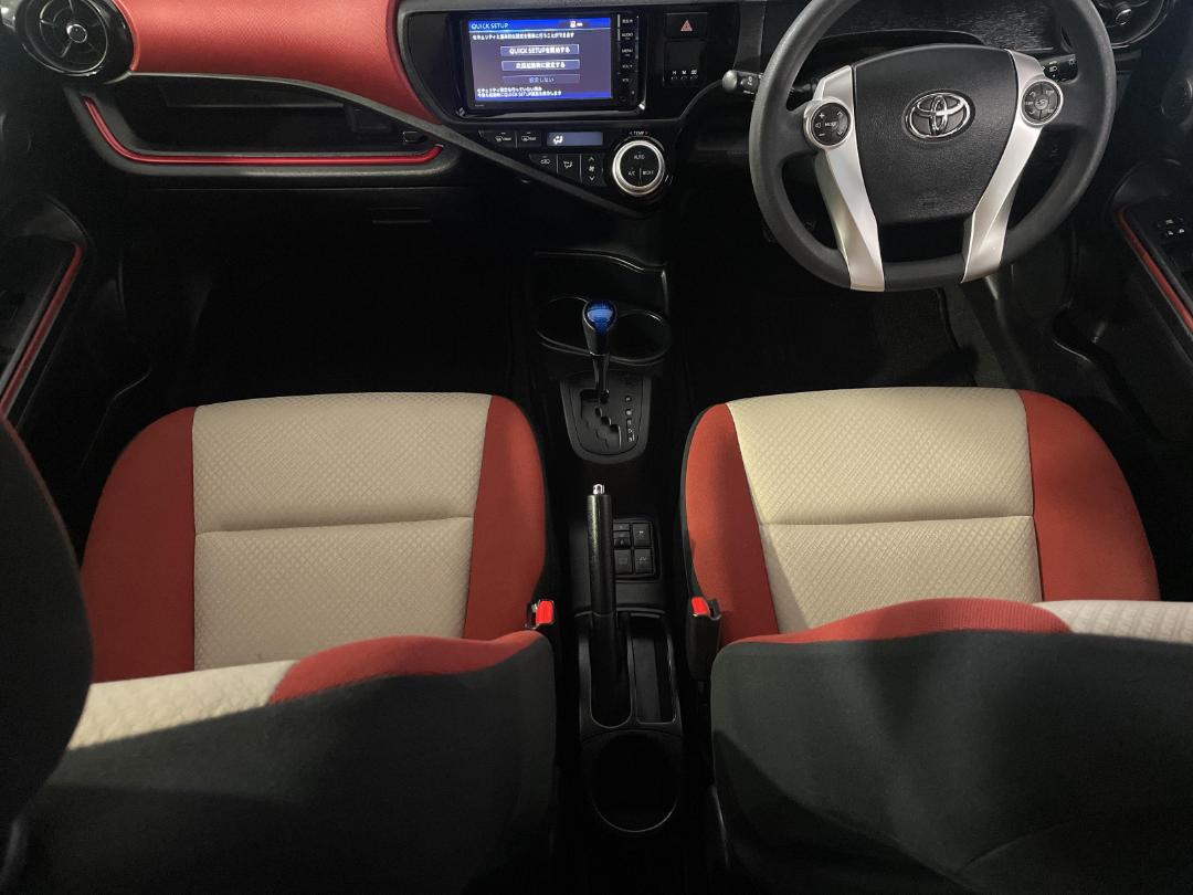 Photo '18' of Toyota Aqua Photo '18' of Toyota Aqua