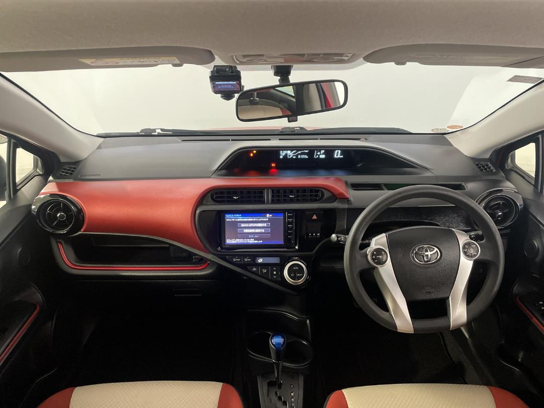 Photo '17' of Toyota Aqua Photo '17' of Toyota Aqua