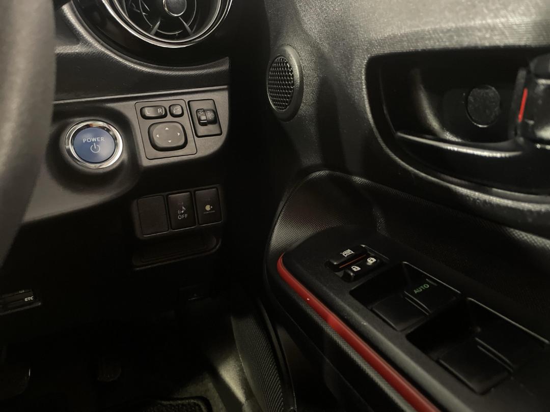 Photo '26' of Toyota Aqua Photo '26' of Toyota Aqua