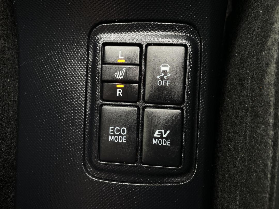 Photo '30' of Toyota Aqua Photo '30' of Toyota Aqua