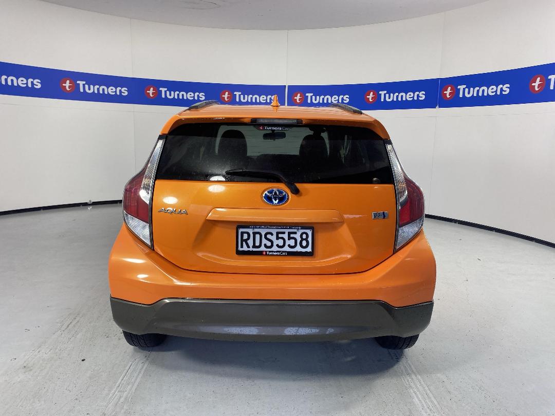 Photo '6' of Toyota Aqua