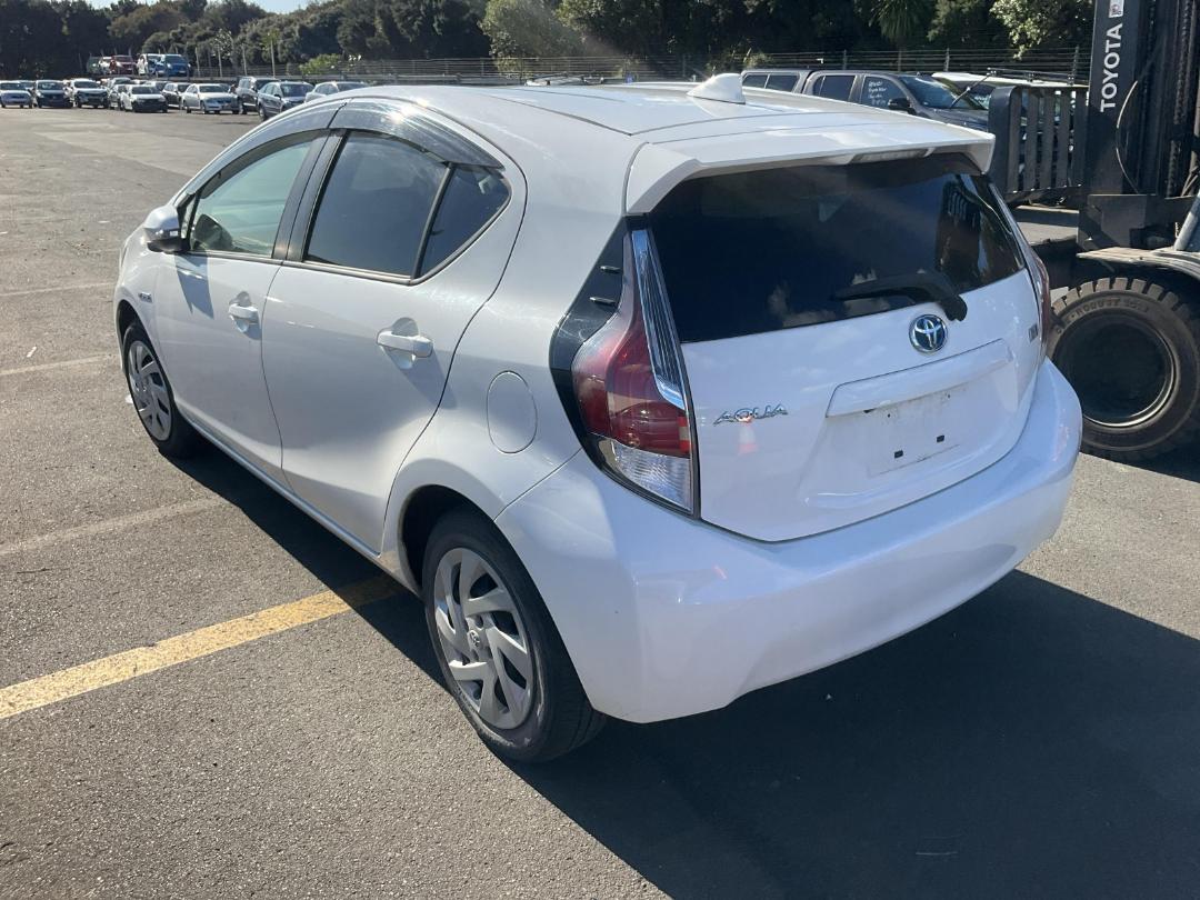 Photo '3' of Toyota Aqua 1.5 L. Hybrid. S. Photo '3' of Toyota Aqua 1.5 L. Hybrid. S.