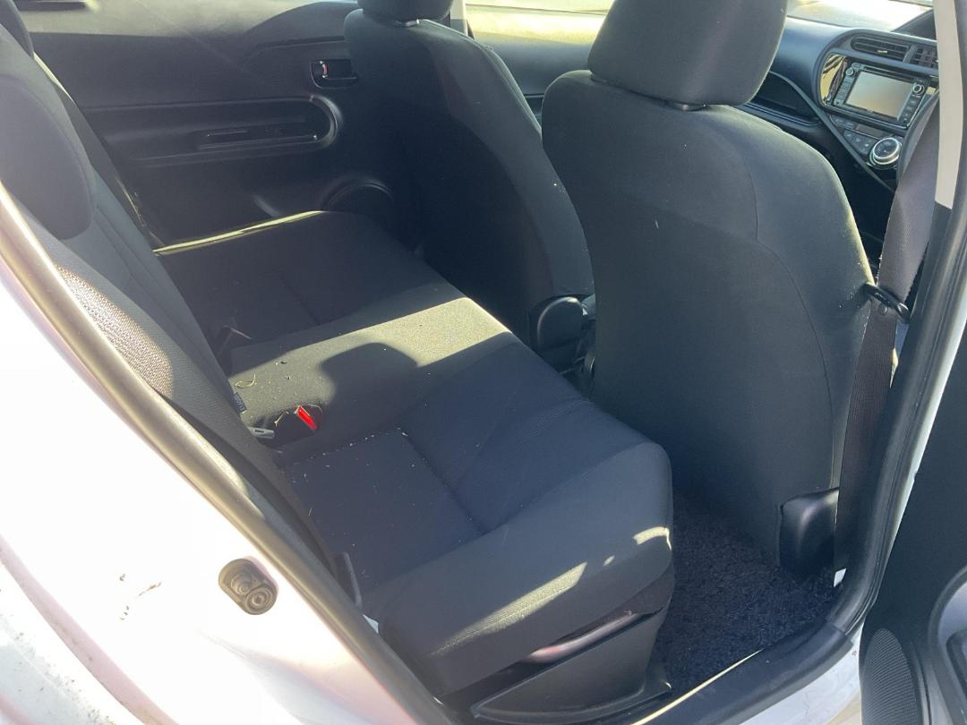 Photo '10' of Toyota Aqua 1.5 L. Hybrid. S. Photo '10' of Toyota Aqua 1.5 L. Hybrid. S.