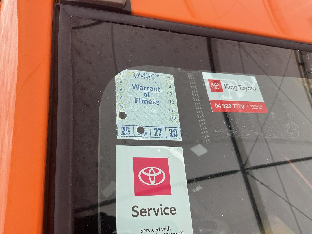 Photo '11' of Toyota Aqua Hybrid