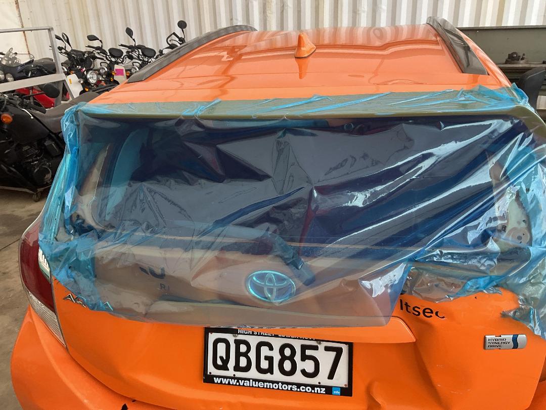 Photo '14' of Toyota Aqua Hybrid