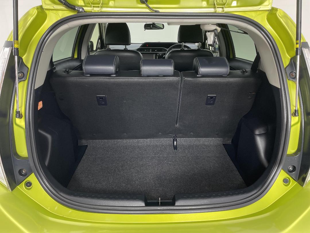 Photo '14' of Toyota Aqua Photo '14' of Toyota Aqua