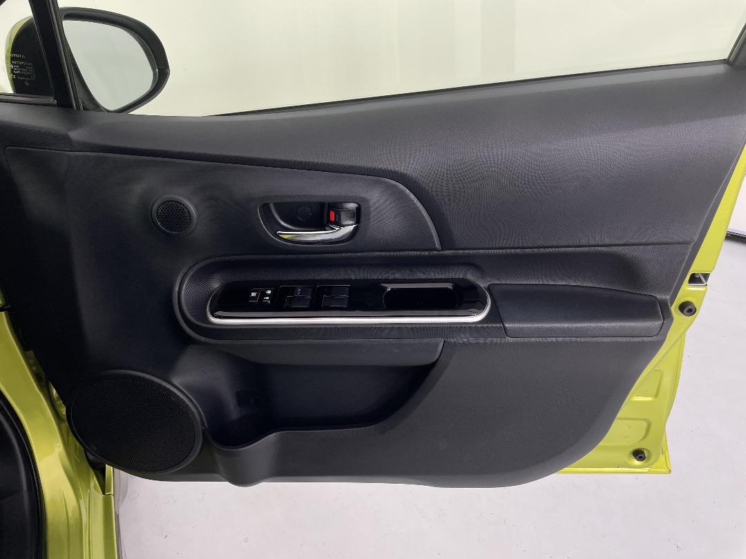 Photo '15' of Toyota Aqua Photo '15' of Toyota Aqua