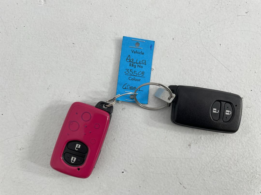 Photo '22' of Toyota Aqua Photo '22' of Toyota Aqua