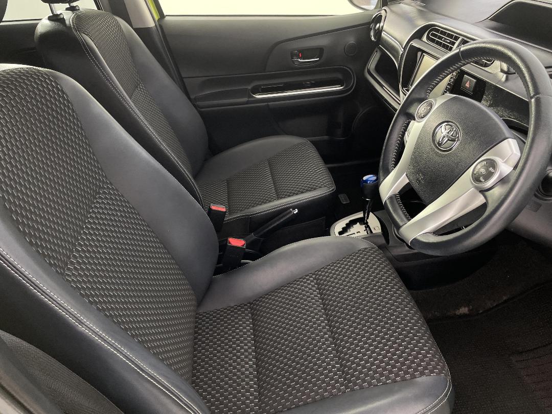 Photo '16' of Toyota Aqua Photo '16' of Toyota Aqua