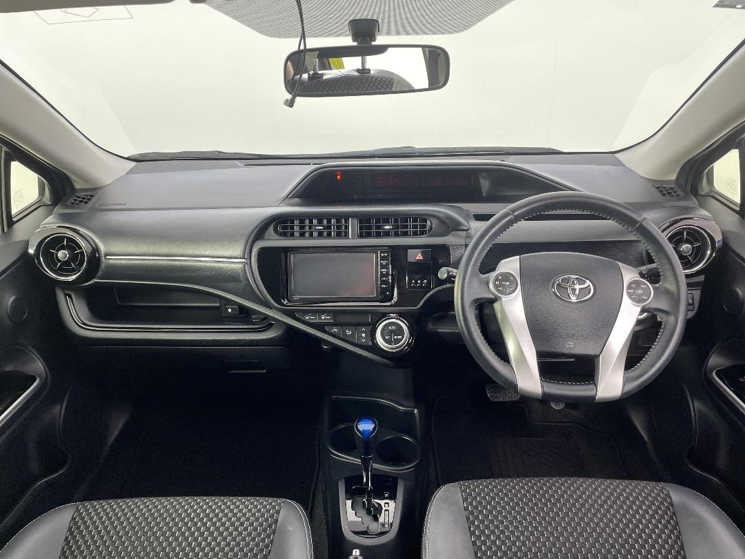 Photo '17' of Toyota Aqua Photo '17' of Toyota Aqua