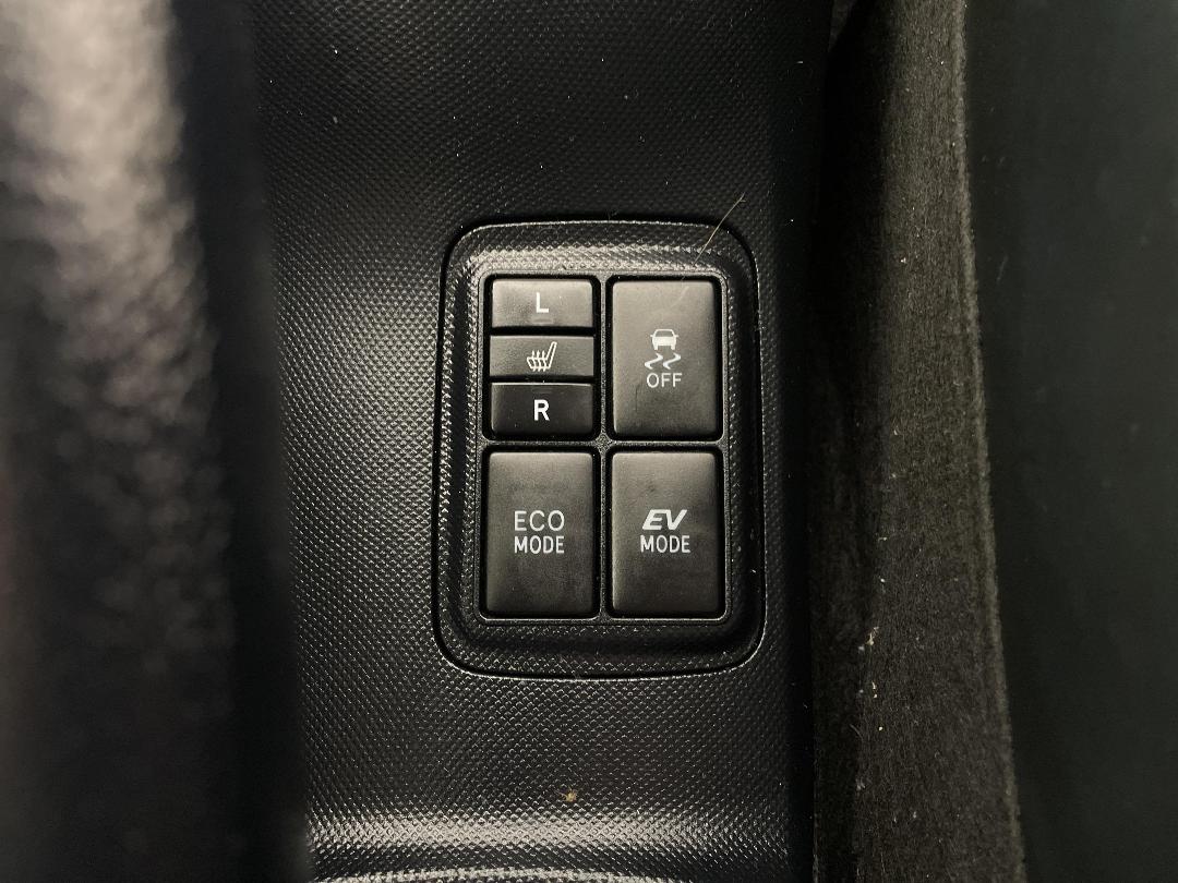 Photo '23' of Toyota Aqua Photo '23' of Toyota Aqua