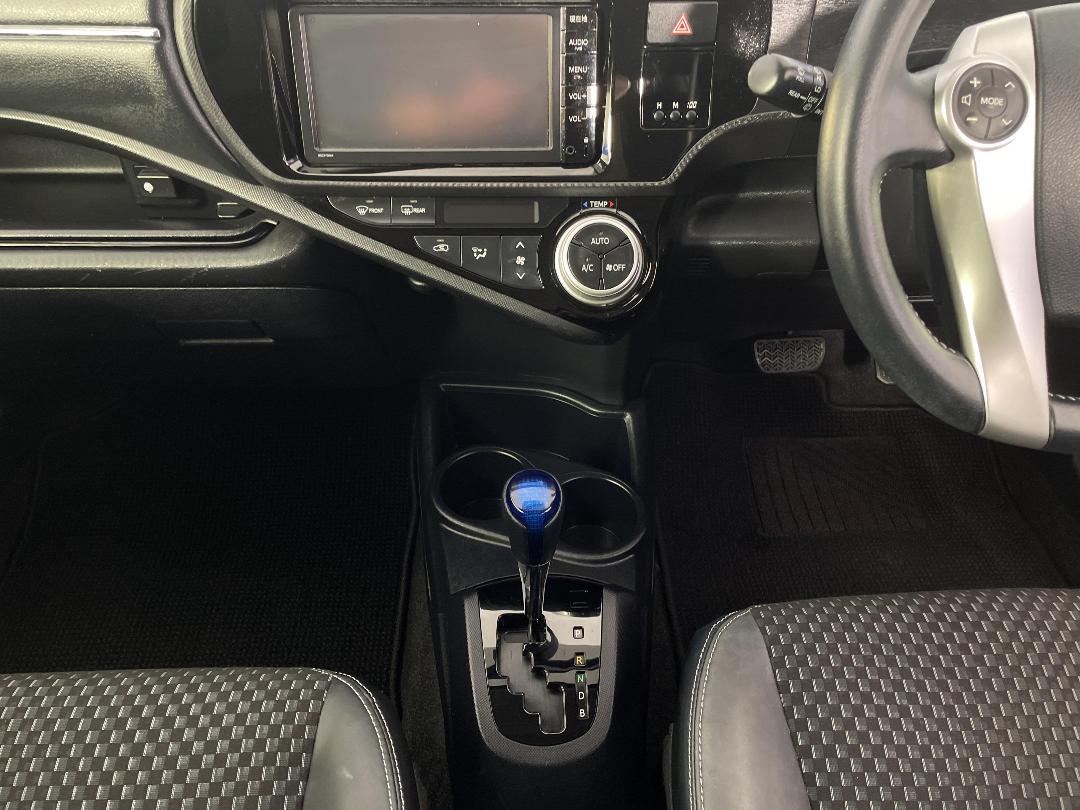 Photo '18' of Toyota Aqua Photo '18' of Toyota Aqua