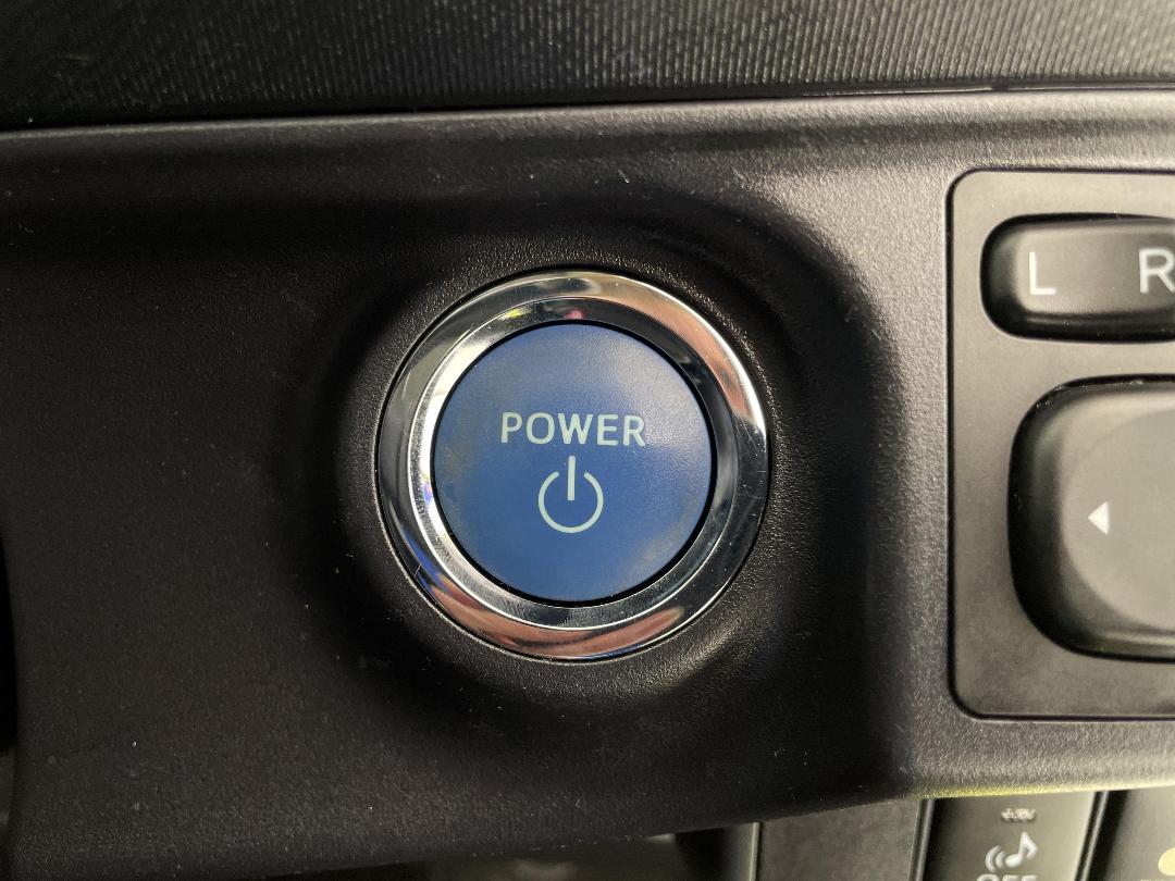 Photo '24' of Toyota Aqua Photo '24' of Toyota Aqua