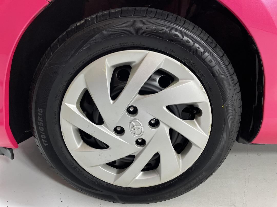 Photo '10' of Toyota Aqua Photo '10' of Toyota Aqua